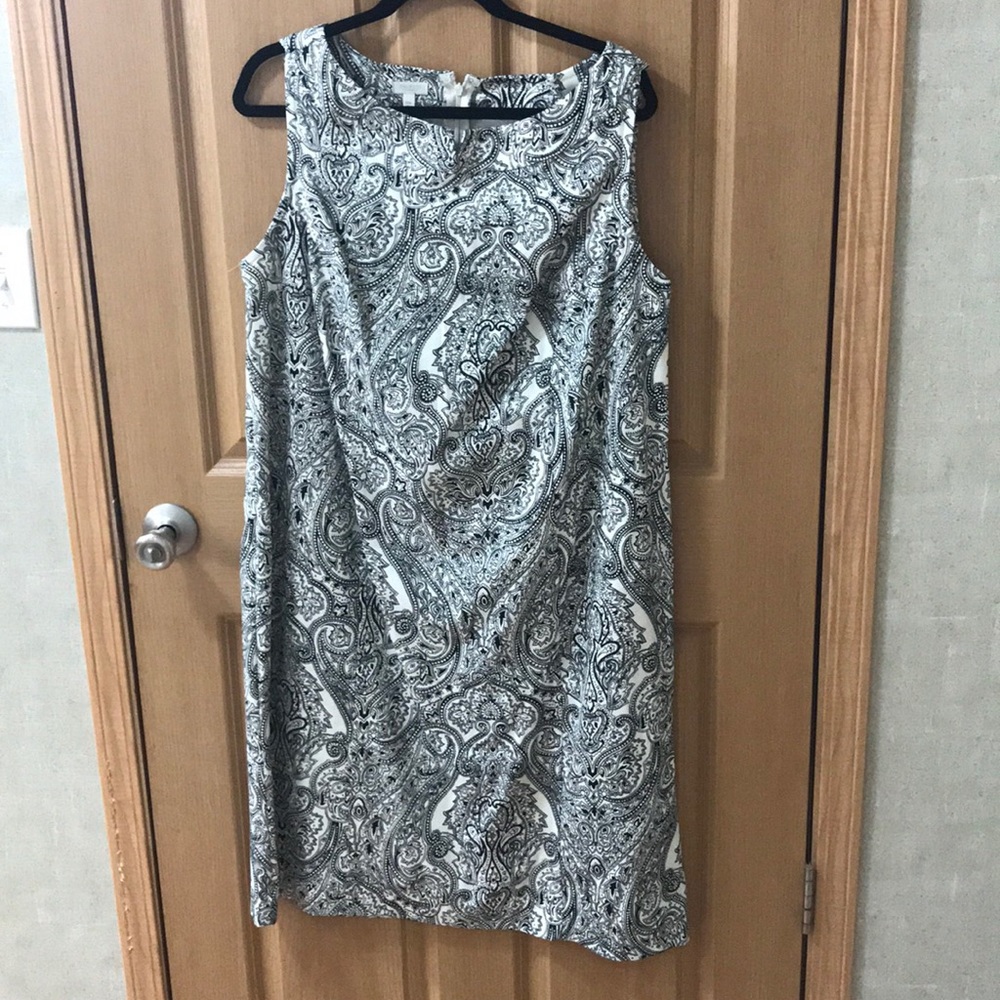 Sleeveless dress